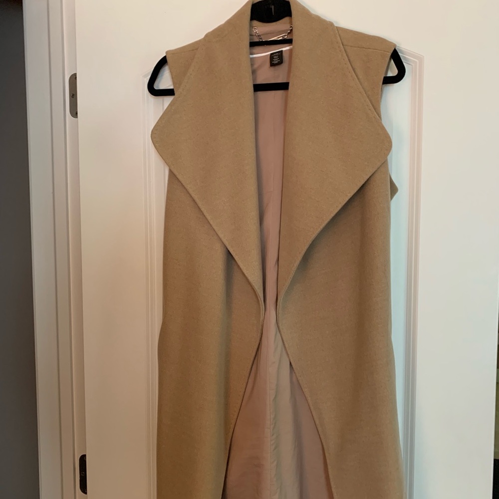 Gorgeous WHBM sleeveless jacket